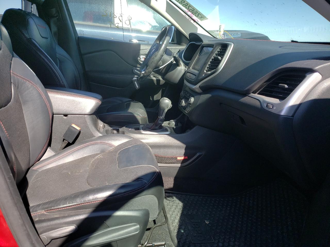Photo 5 from auction – 2015 JEEP CHEROKEE T with VIN 1C4PJMBS1FW704652