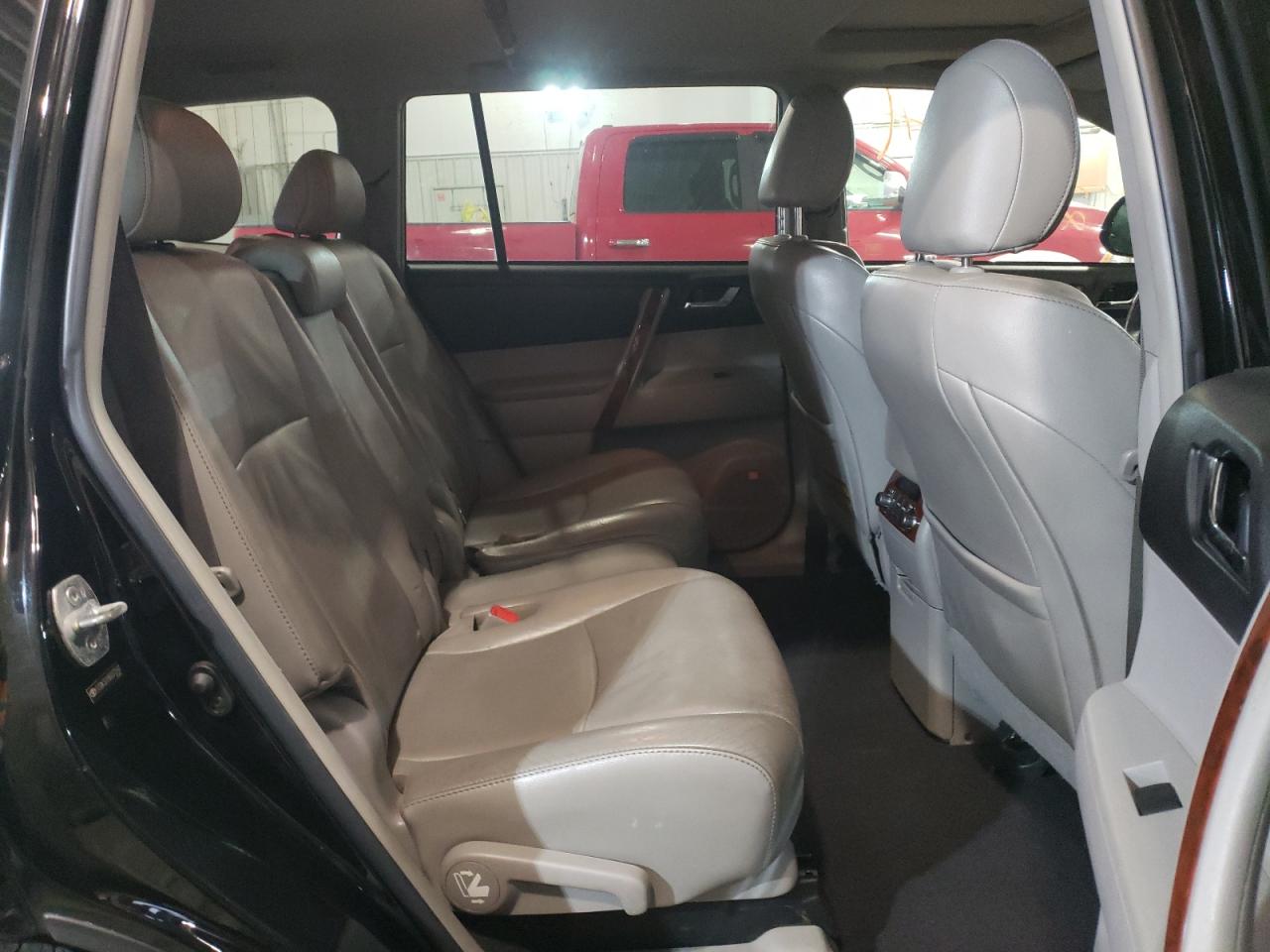 Photo 6 from auction – 2011 TOYOTA HIGHLANDER with VIN 5TDDK3EH1BS070540