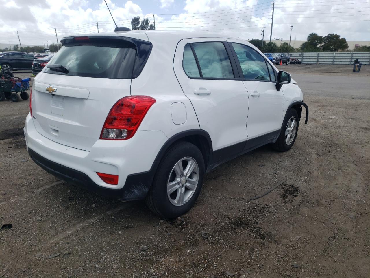 Photo 4 from auction – 2020 CHEVROLET TRAX LS with VIN 3GNCJKSB4LL314298