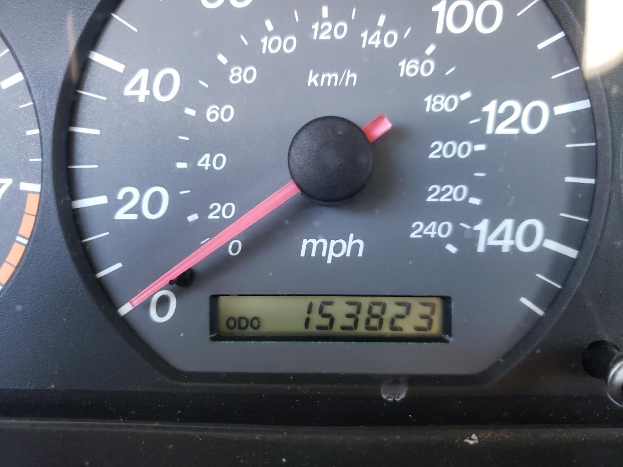 Photo 8 from auction – 2000 MAZDA 626 ES with VIN 1YVGF22D2Y5113496