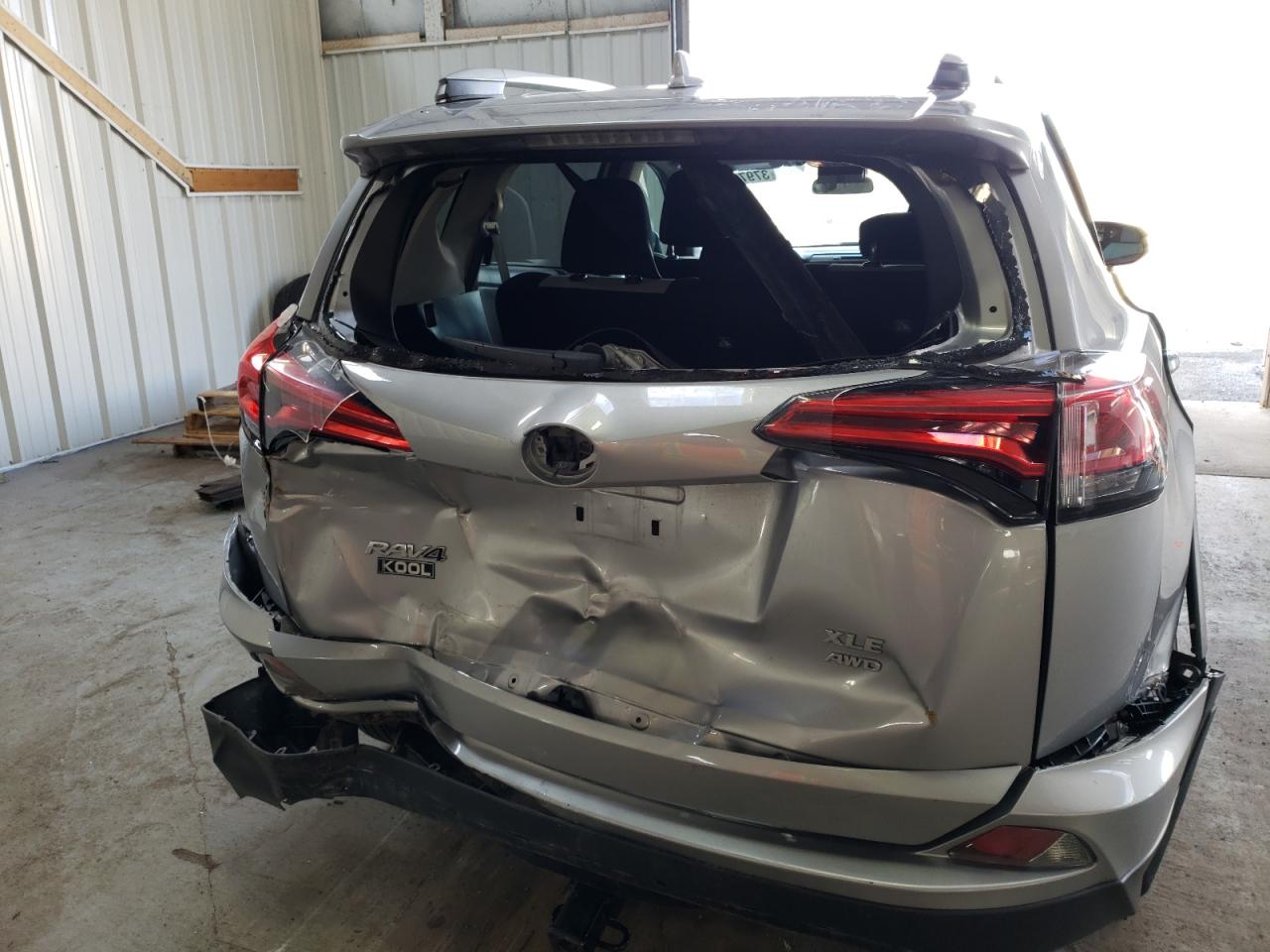 Photo 9 from auction – 2017 TOYOTA RAV4 XLE with VIN 2T3RFREVXHW661105