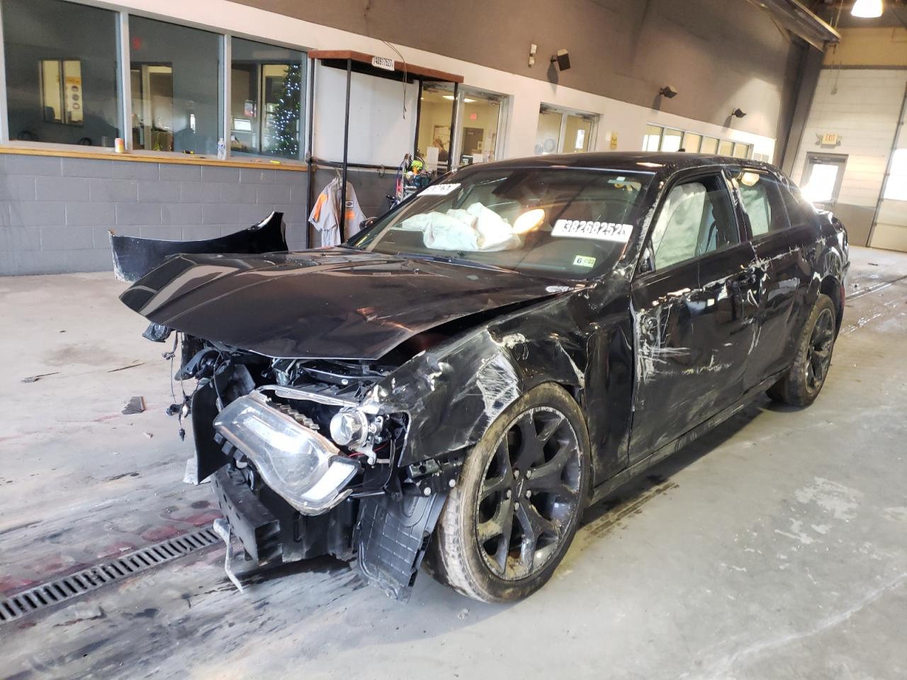 Photo 2 from auction – 2021 CHRYSLER 300 S with VIN 2C3CCABTXMH562883