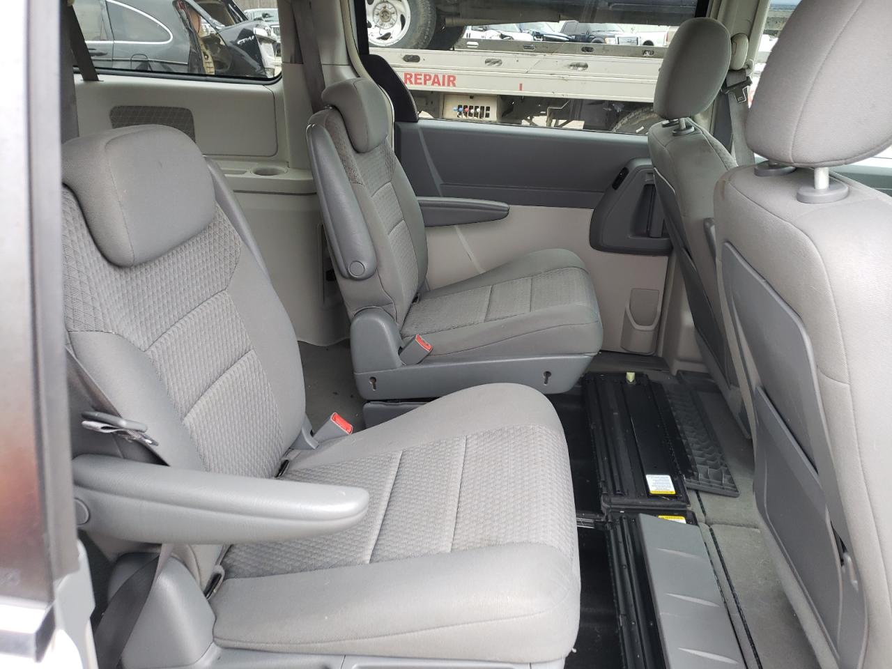 Photo 6 from auction – 2008 CHRYSLER TOWN & COU with VIN 2A8HR54P98R757891