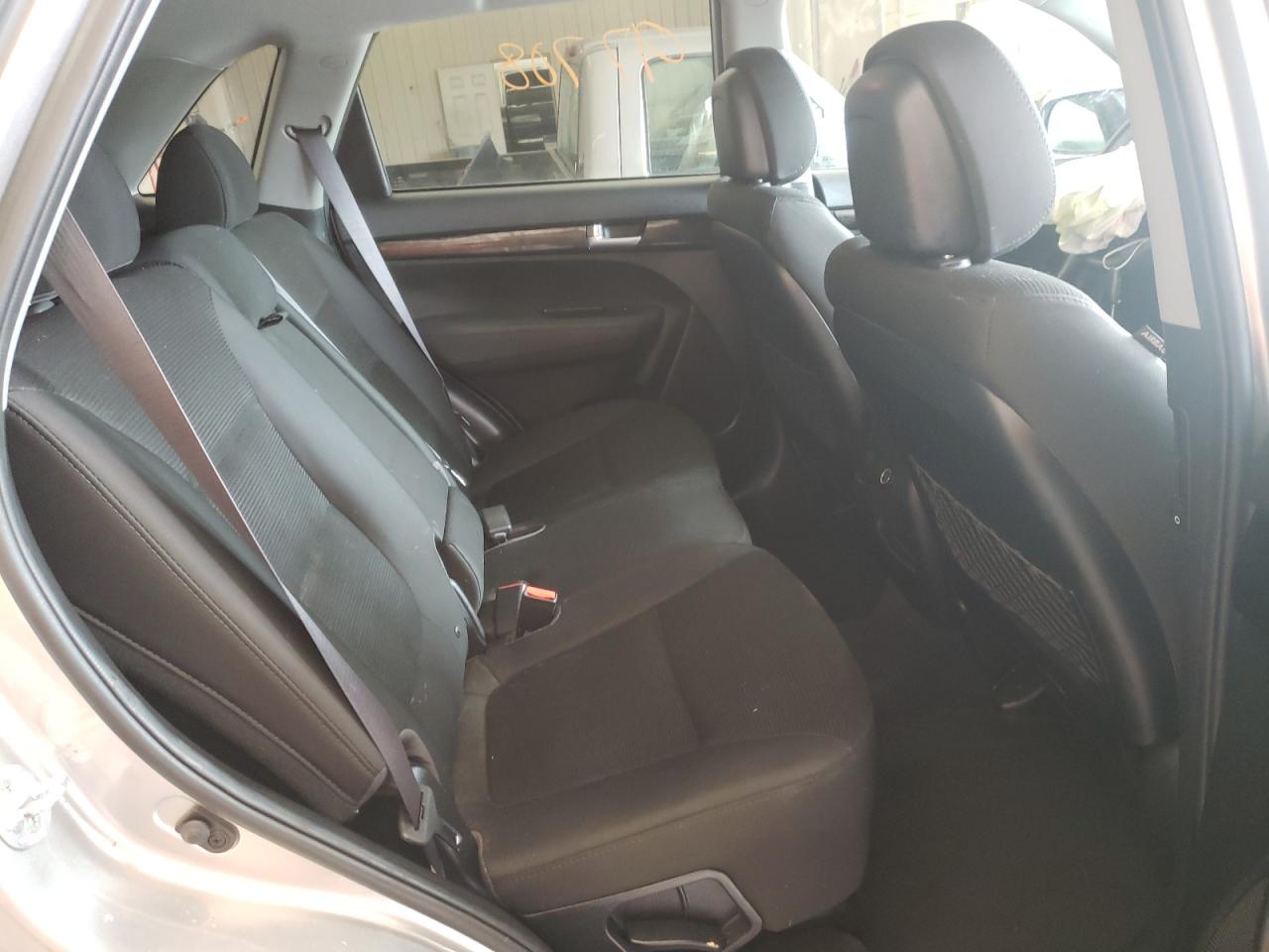Photo 6 from auction – 2015 KIA SORENTO LX with VIN 5XYKT3A69FG646872