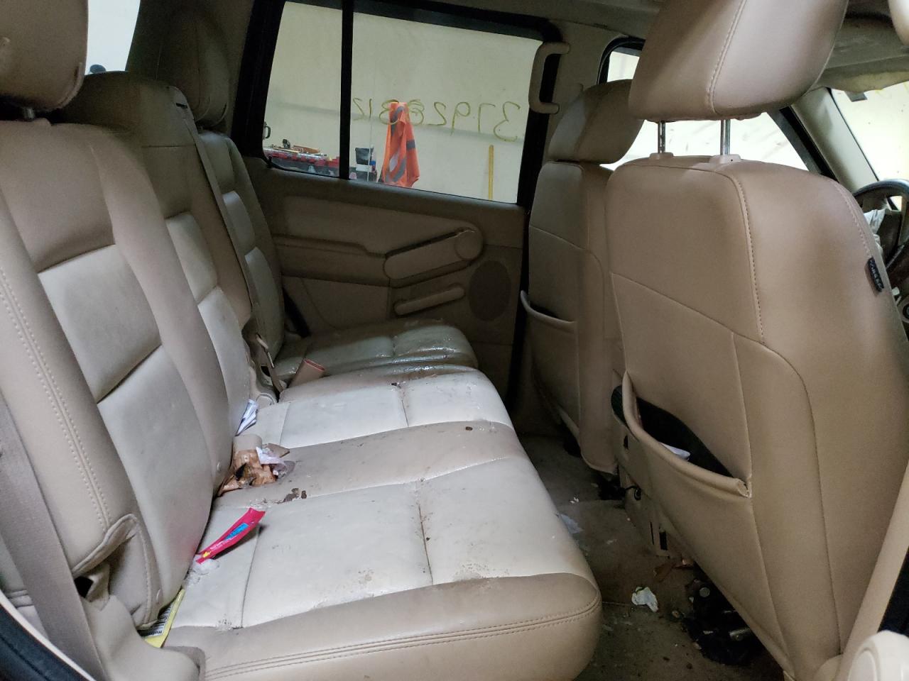 Photo 6 from auction – 2006 FORD EXPLORER L with VIN 1FMEU75846UA45103