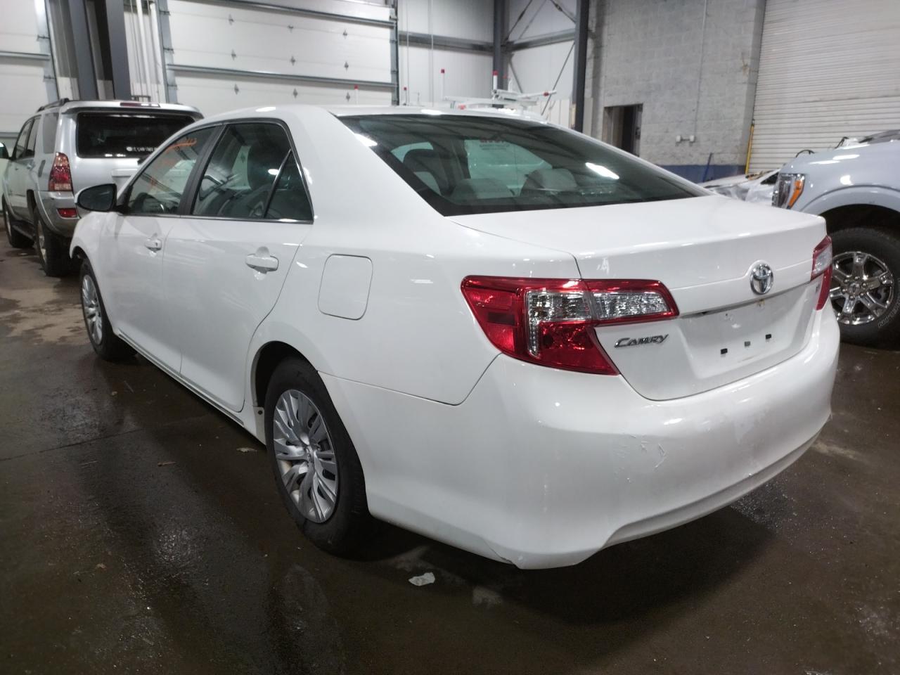 Photo 3 from auction – 2014 TOYOTA CAMRY L with VIN 4T4BF1FK2ER384306