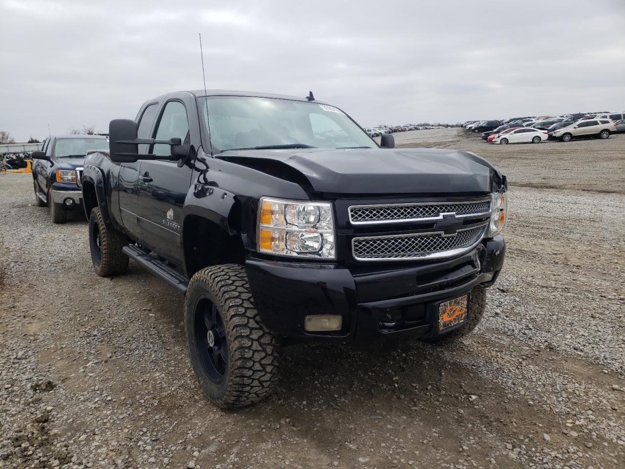 CHEVROLET SILVERADO 2013 with VIN 1GCRKSE75DZ297870 - Photo from auction