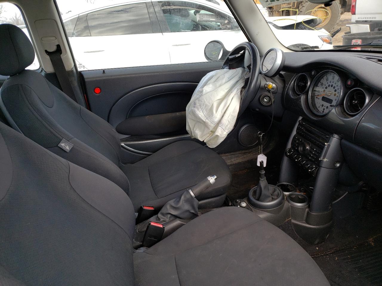 Photo 5 from auction – 2005 MINI COOPER with VIN WMWRC33505TK60845