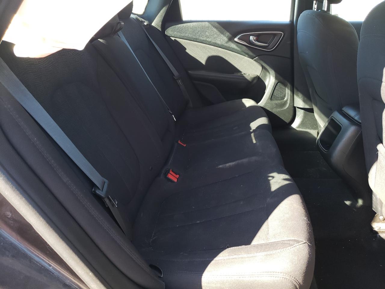 Photo 6 from auction – 2015 CHRYSLER 200 LIMITE with VIN 1C3CCCAB1FN587749