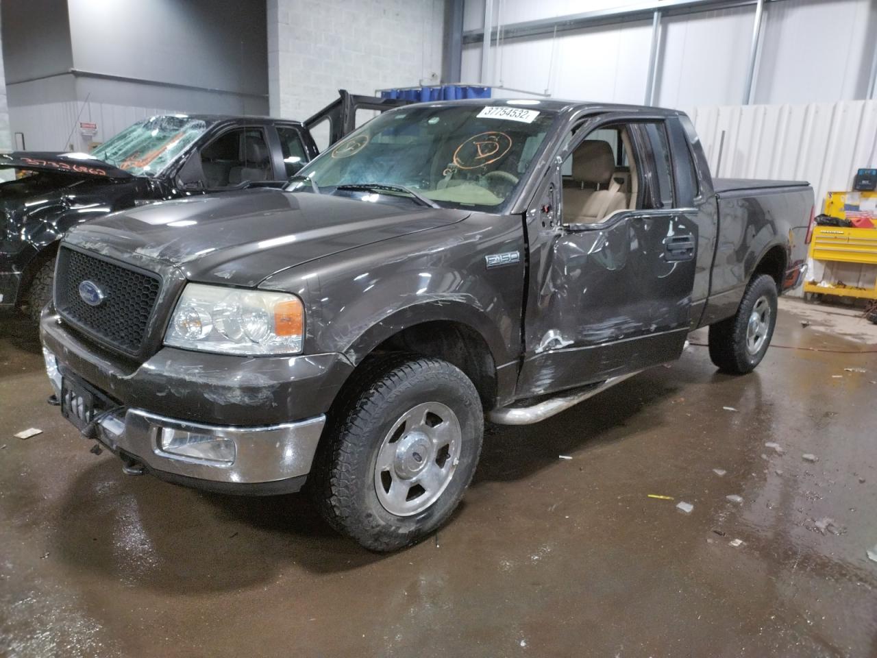Photo 2 from auction – 2005 FORD F150 with VIN 1FTPX14505FA96688