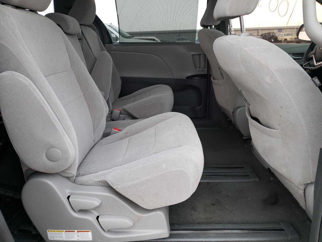 Photo 6 from auction – 2017 TOYOTA SIENNA LE with VIN 5TDKZ3DC3HS838861