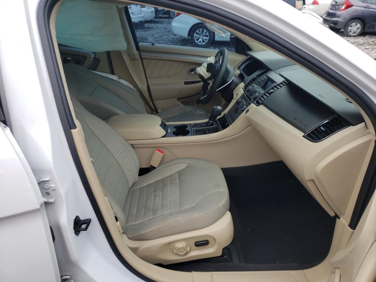 Photo 5 from auction – 2019 FORD TAURUS SE with VIN 1FAHP2D82KG105584