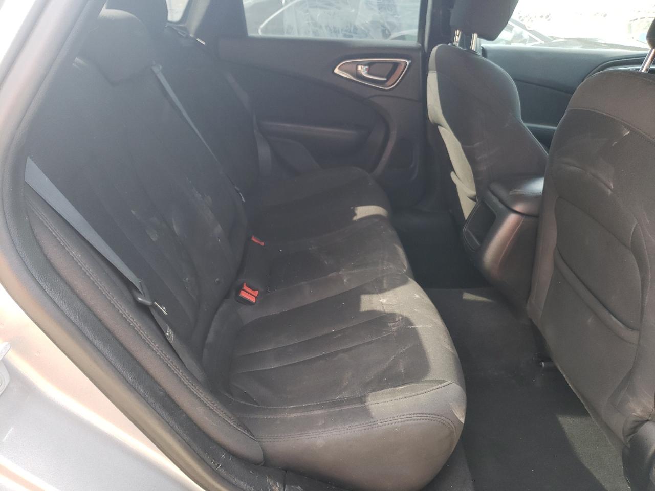 Photo 6 from auction – 2016 CHRYSLER 200 LIMITE with VIN 1C3CCCAB2GN136718