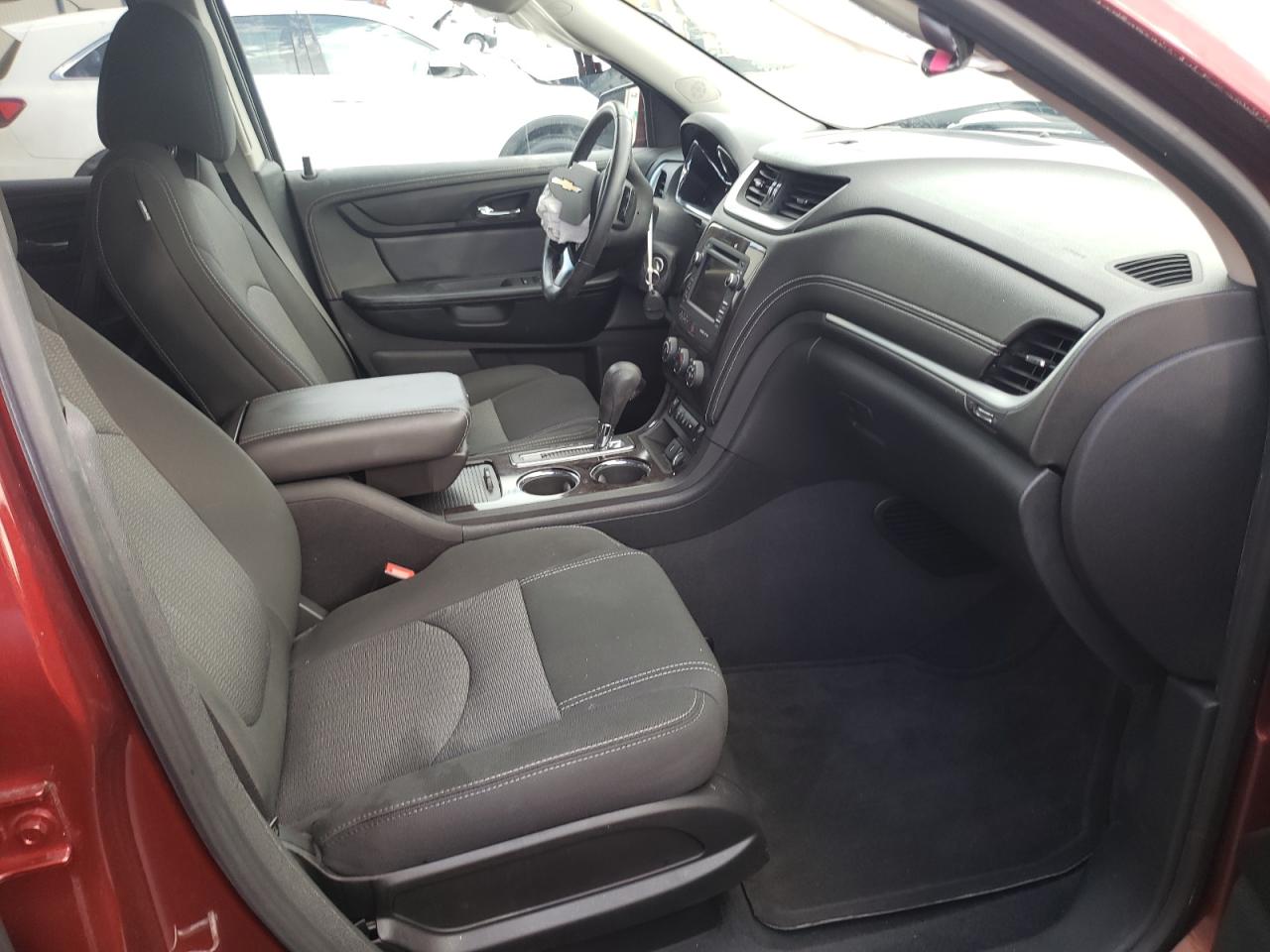 Photo 5 from auction – 2017 CHEVROLET TRAVERSE L with VIN 1GNKRGKD4HJ328624