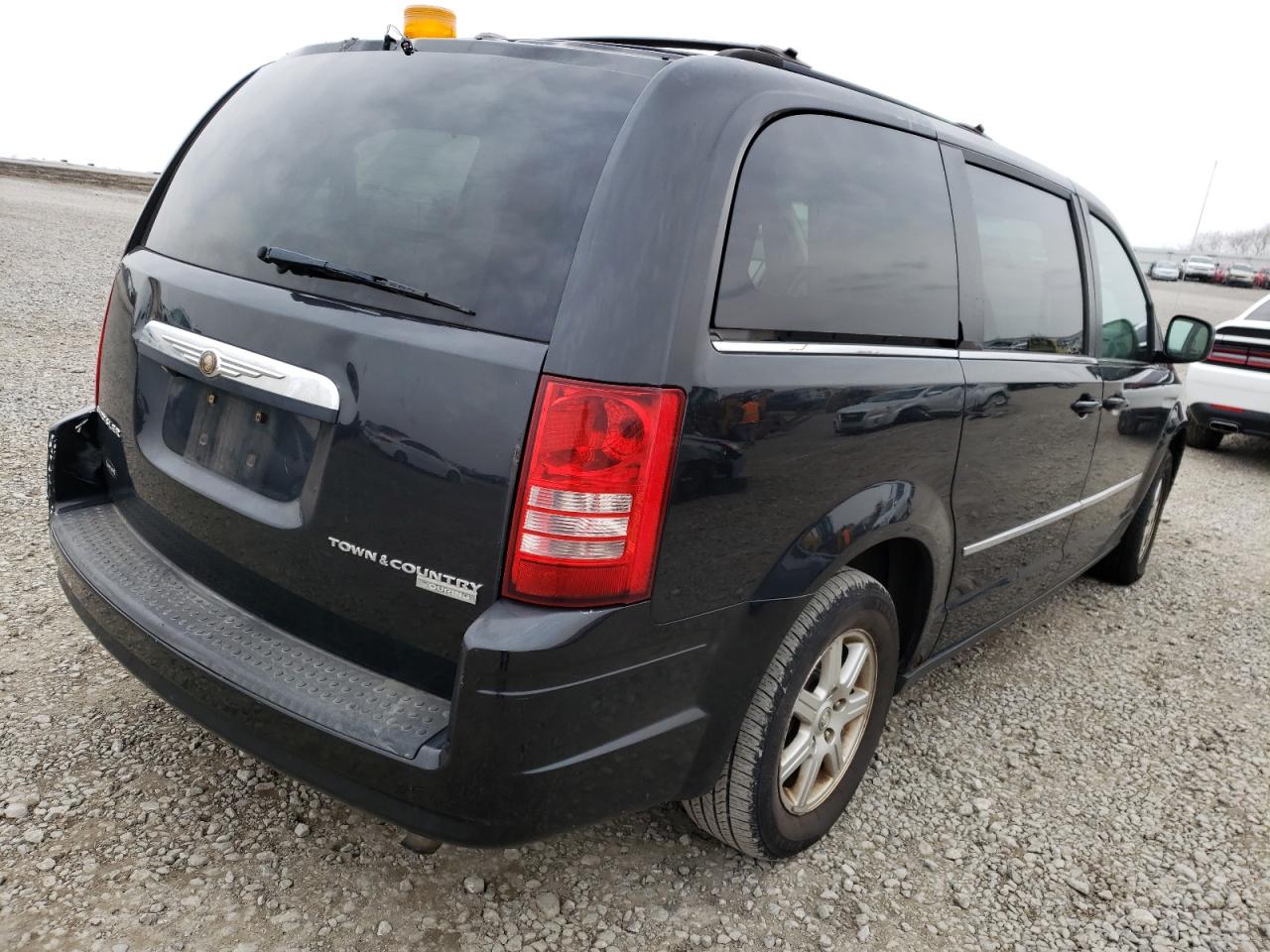 Photo 4 from auction – 2010 CHRYSLER TOWN & COU with VIN 2A4RR5D19AR492770