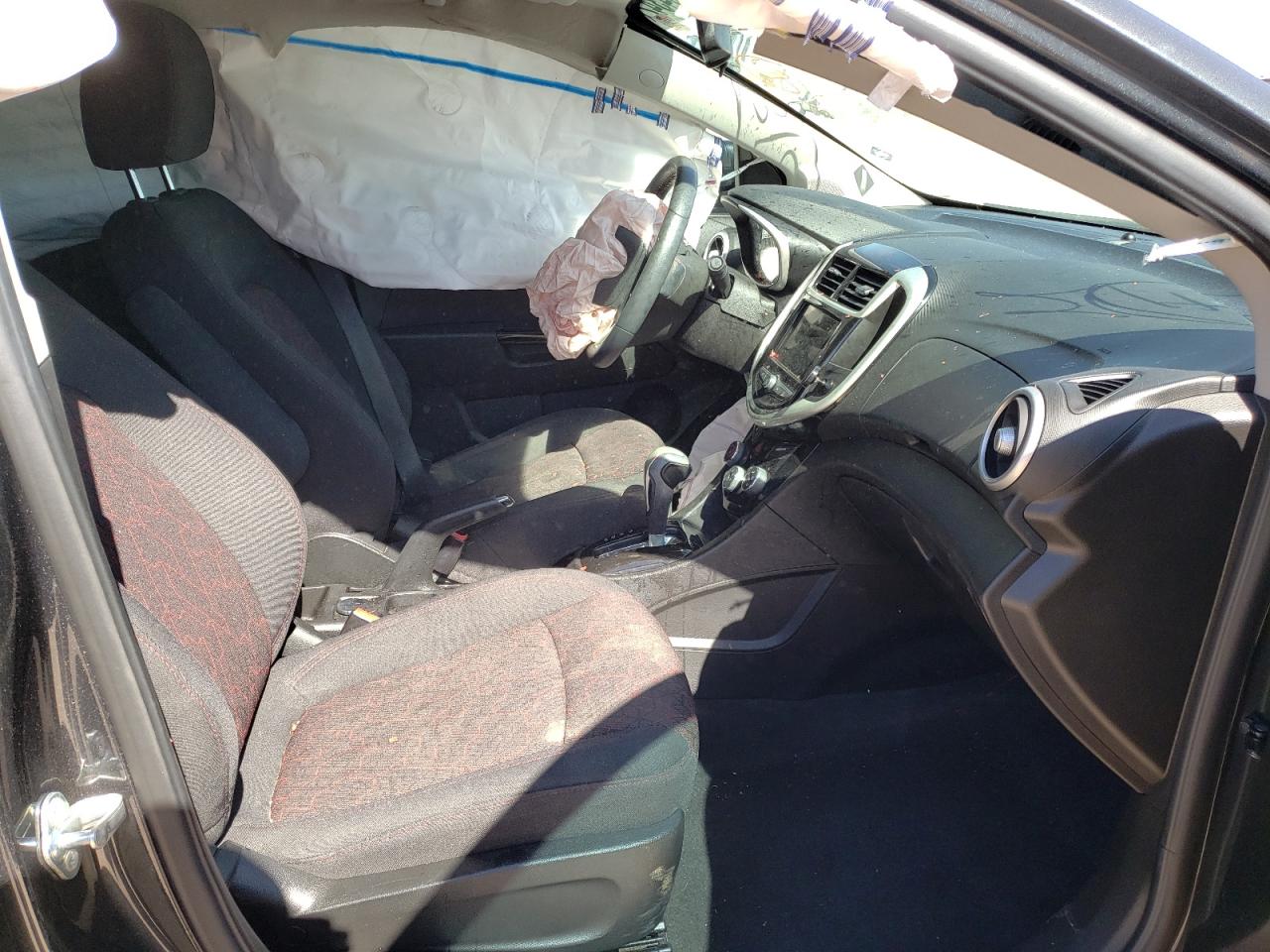 Photo 5 from auction – 2018 CHEVROLET SONIC LT with VIN 1G1JD5SH6J4120316