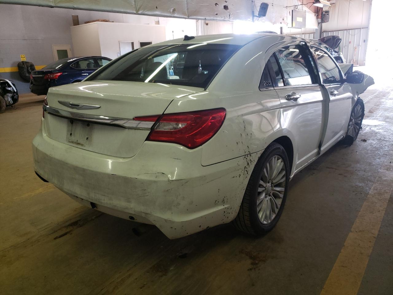 Photo 4 from auction – 2012 CHRYSLER 200 LIMITE with VIN 1C3CCBCB6CN175443