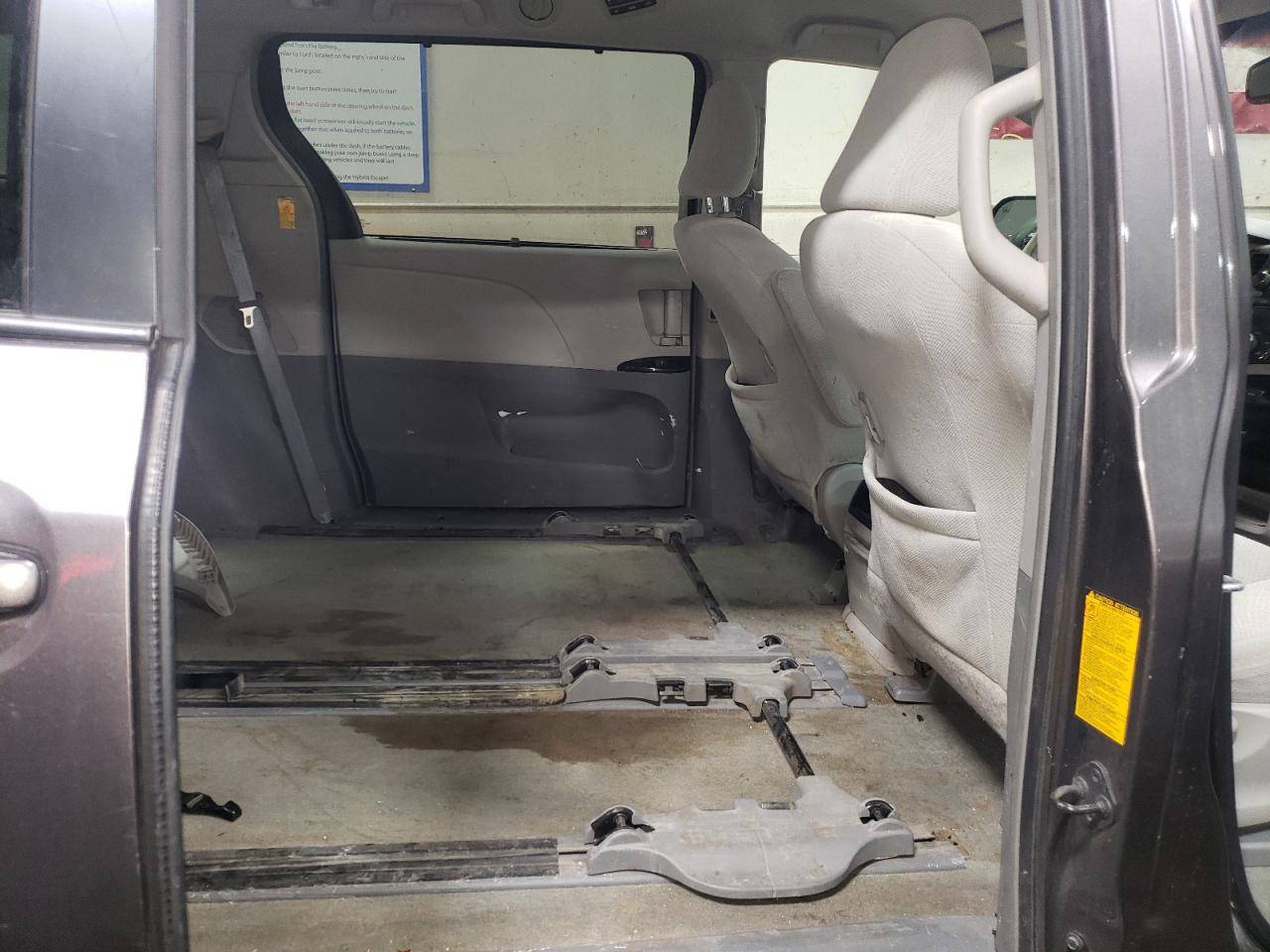 Photo 6 from auction – 2014 TOYOTA SIENNA LE with VIN 5TDKK3DC1ES482510