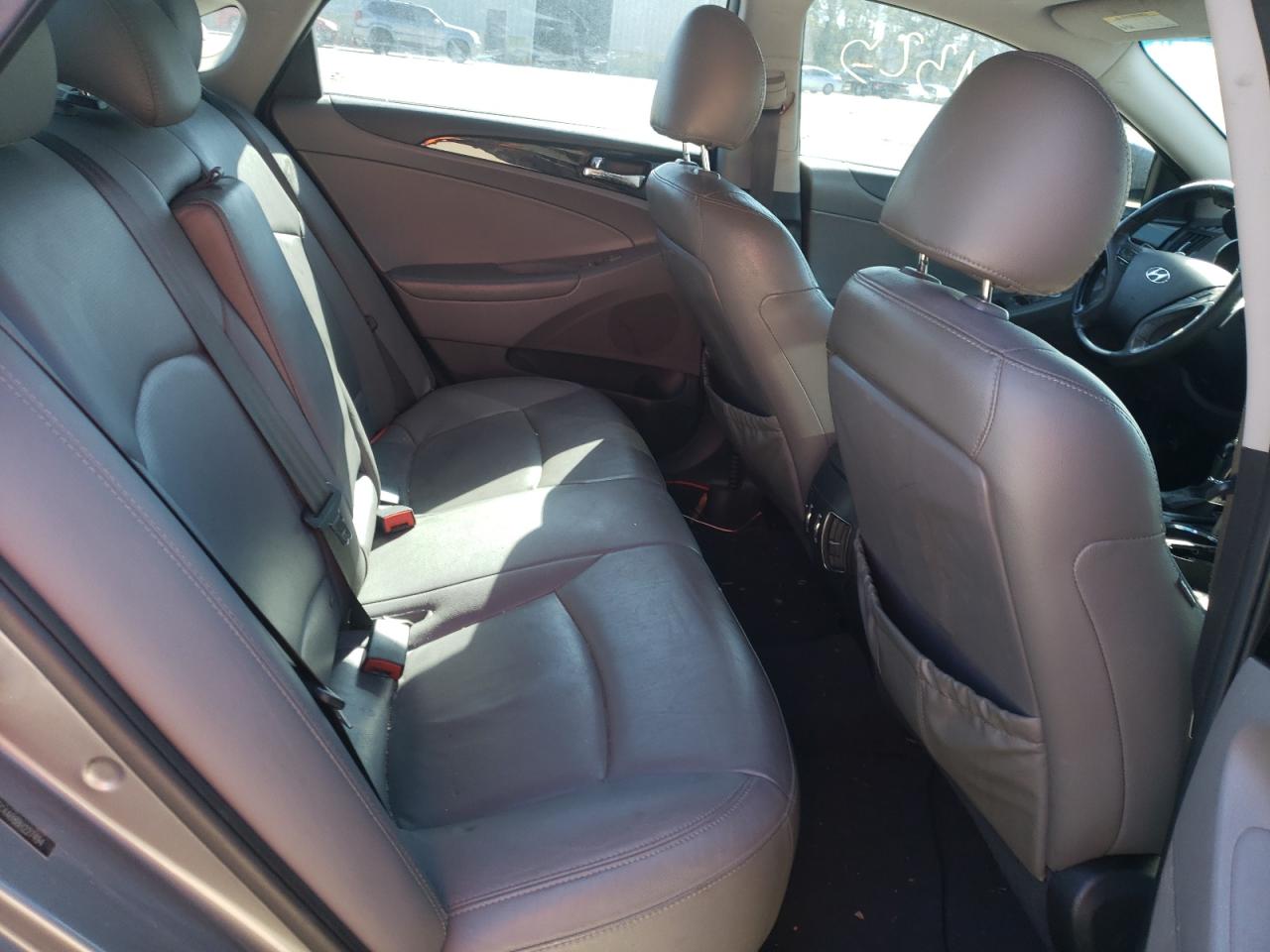 Photo 6 from auction – 2011 HYUNDAI SONATA SE with VIN 5NPEC4AB8BH227494