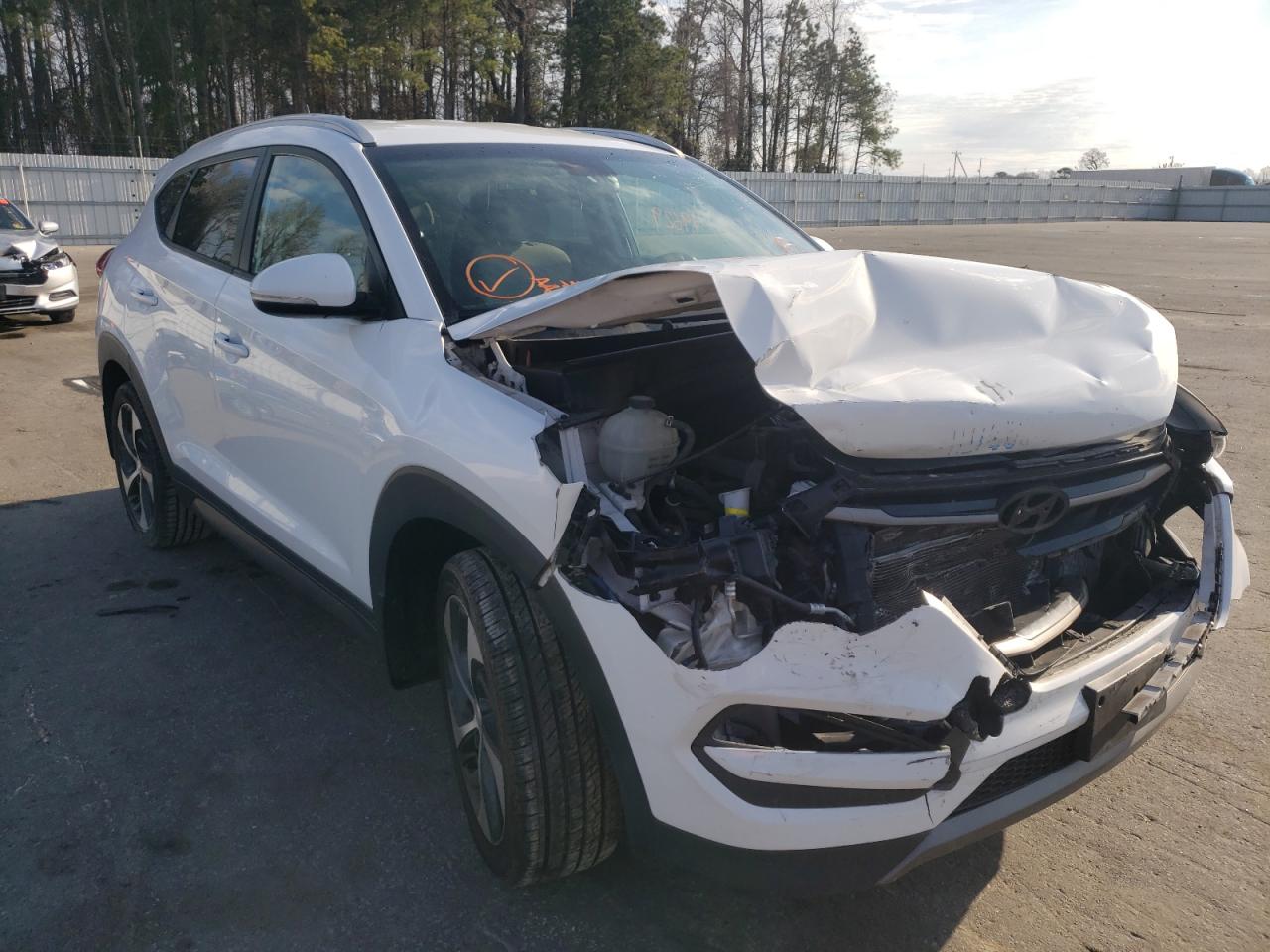 HYUNDAI TUCSON LIM 2016 with VIN KM8J33A28GU193929 - Photo from auction