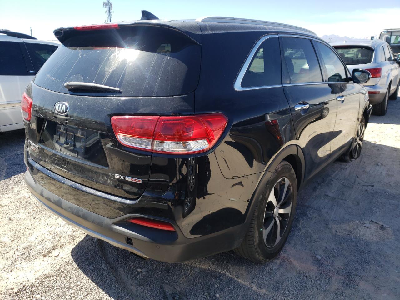 Photo 4 from auction – 2016 KIA SORENTO EX with VIN 5XYPHDA16GG022353