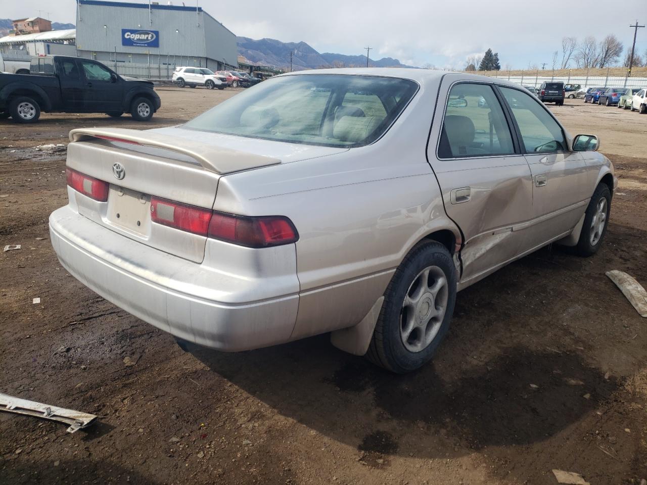 Photo 4 from auction – 1998 TOYOTA CAMRY CE with VIN 4T1BF28KXWU927139