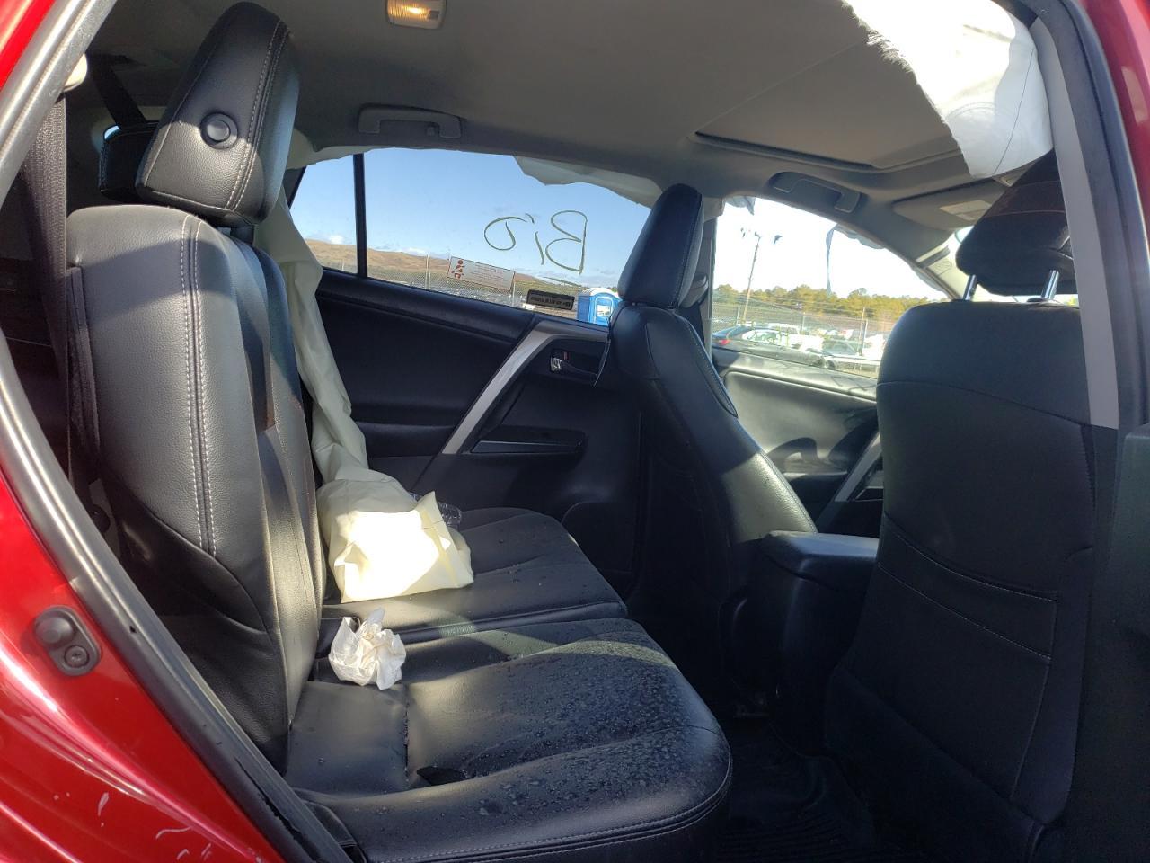 Photo 6 from auction – 2017 TOYOTA RAV4 XLE with VIN JTMRFREV1HJ143463