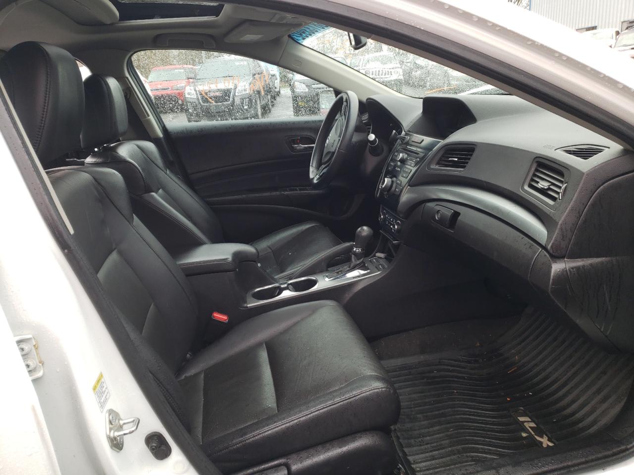 Photo 5 from auction – 2015 ACURA ILX 20 PRE with VIN 19VDE1F50FE001668