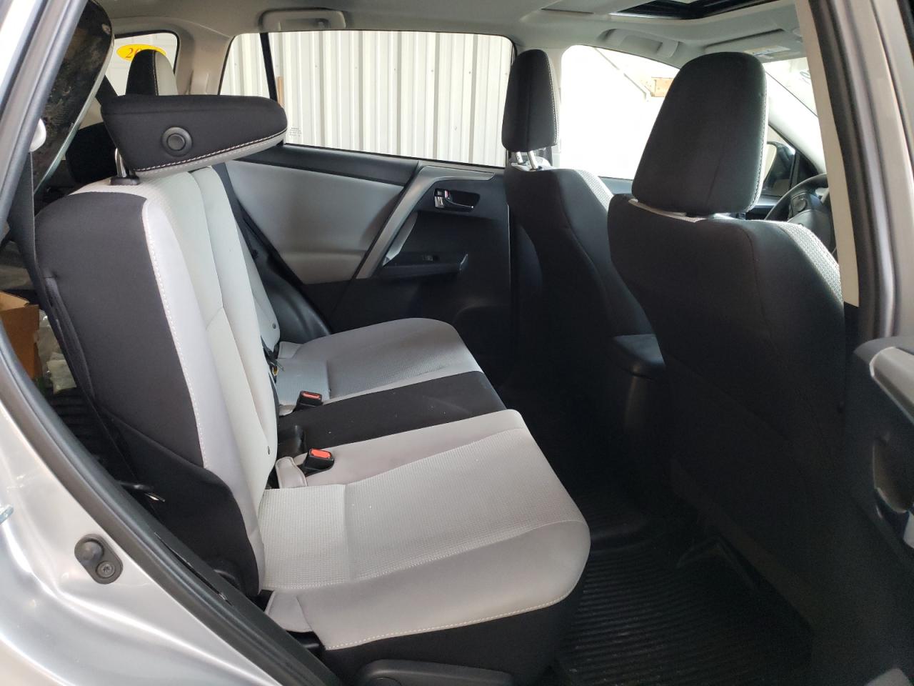 Photo 6 from auction – 2017 TOYOTA RAV4 XLE with VIN 2T3RFREVXHW661105