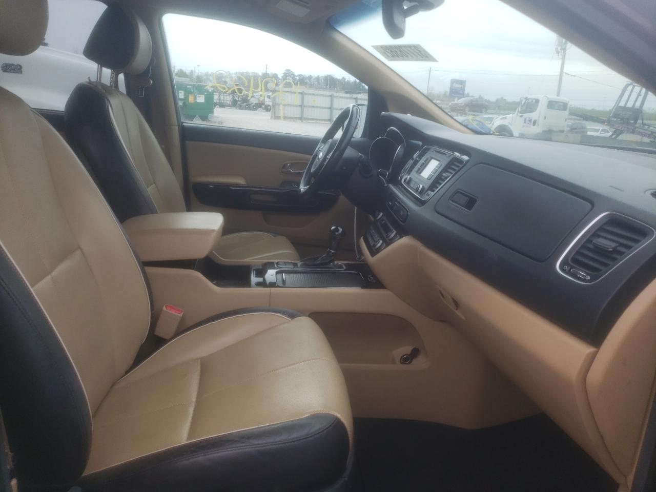 Photo 5 from auction – 2015 KIA SEDONA EX with VIN KNDMC5C14F6022972