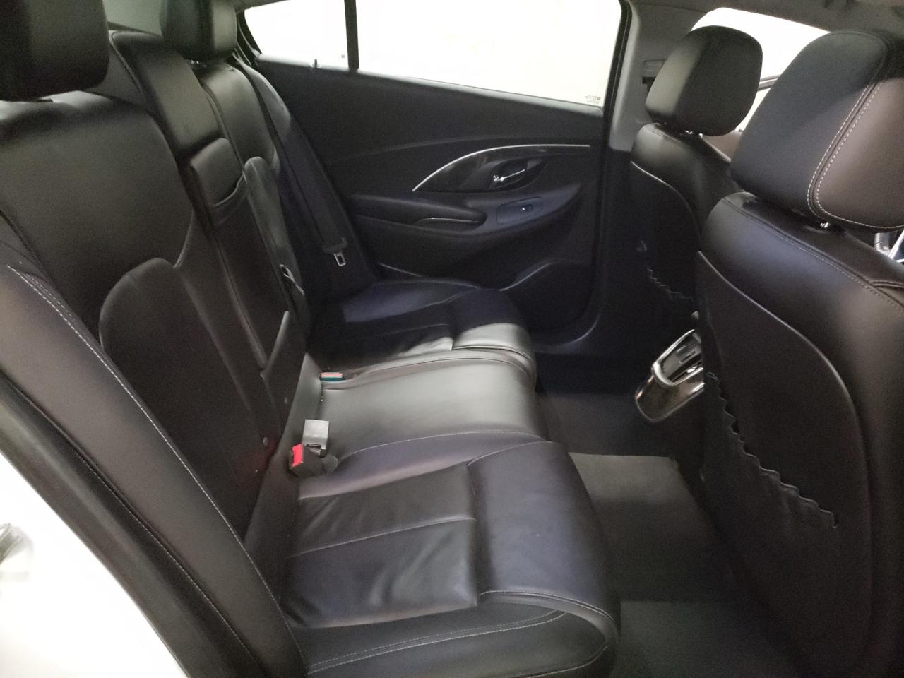 Photo 6 from auction – 2016 BUICK LACROSSE with VIN 1G4GB5G32GF136736
