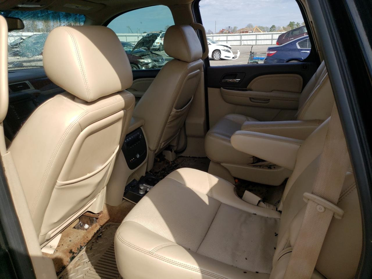 Photo 6 from auction – 2010 GMC YUKON DENA with VIN 1GKUKEEF7AR276408