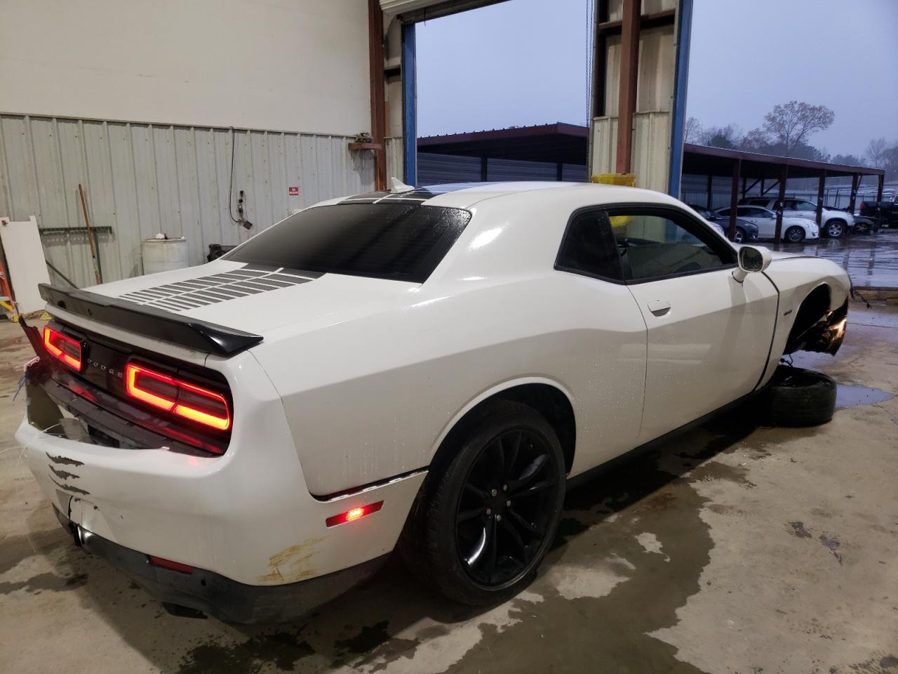Photo 4 from auction – 2016 DODGE CHALLENGER with VIN 2C3CDZBT1GH250595