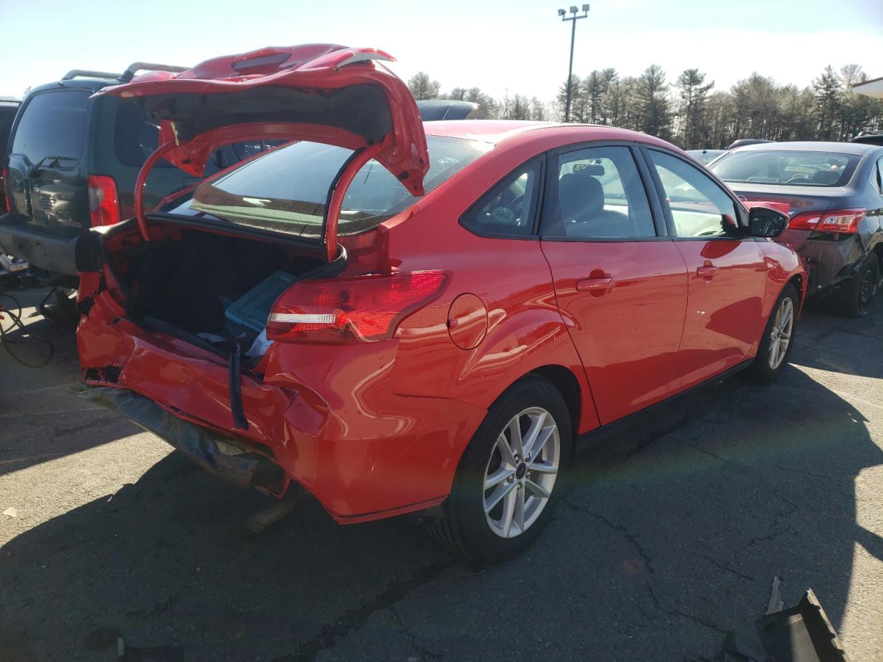 Photo 4 from auction – 2017 FORD FOCUS SE with VIN 1FADP3F2XHL335175