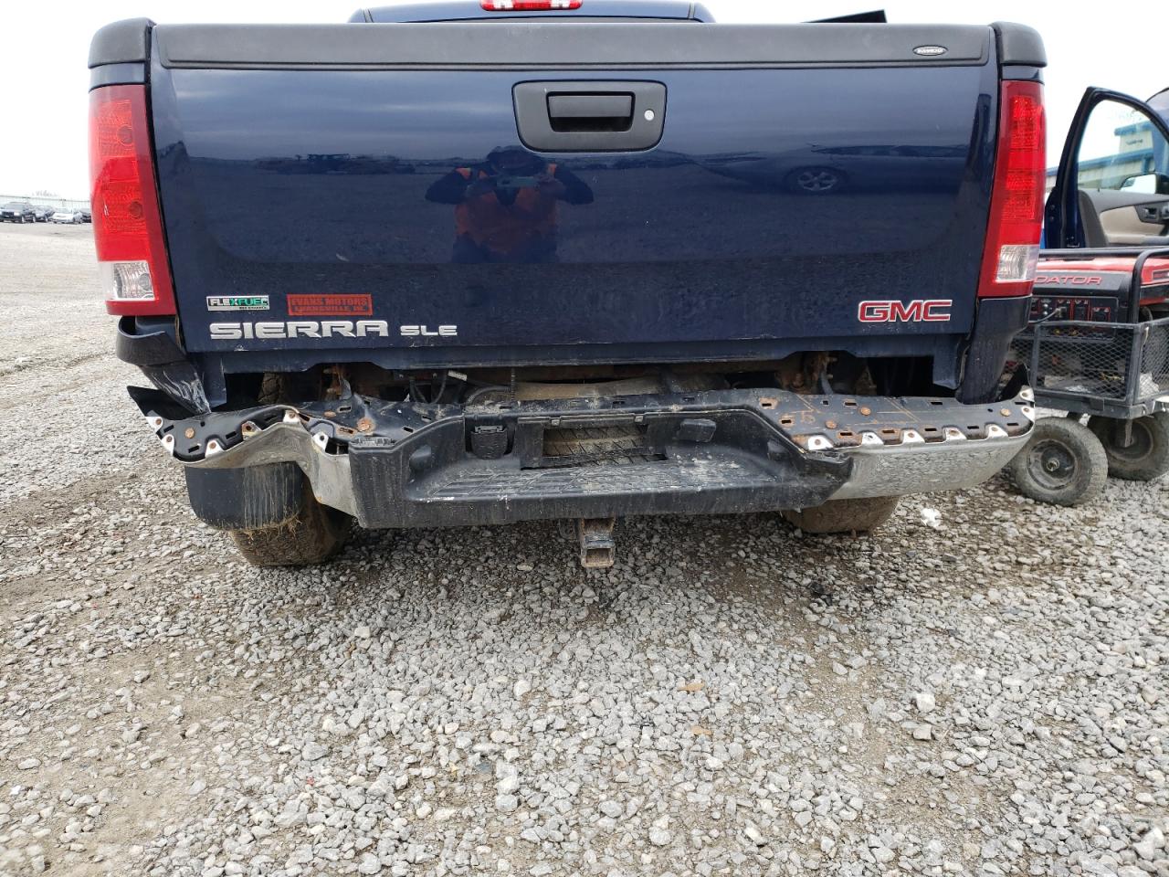 Photo 9 from auction – 2011 GMC SIERRA K15 with VIN 3GTP2VE37BG305437