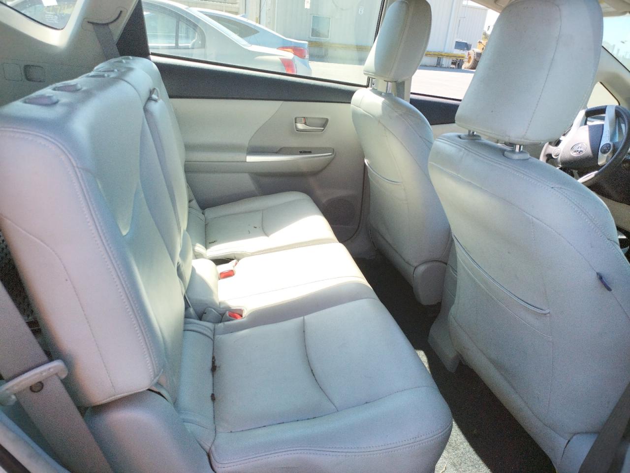 Photo 6 from auction – 2012 TOYOTA PRIUS V with VIN JTDZN3EU0C3120471