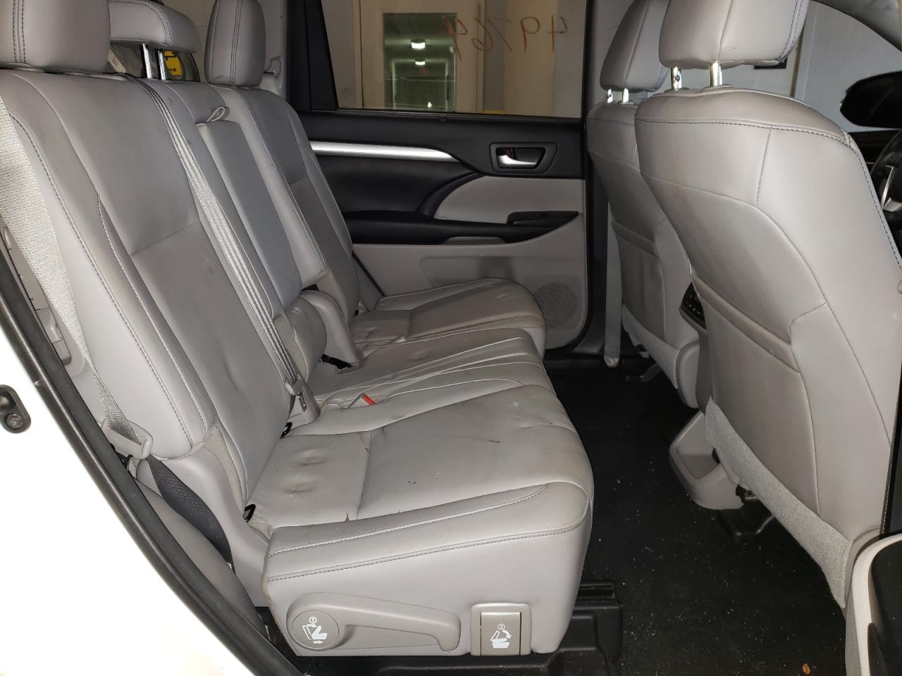 Photo 6 from auction – 2017 TOYOTA HIGHLANDER with VIN 5TDJZRFH8HS458308