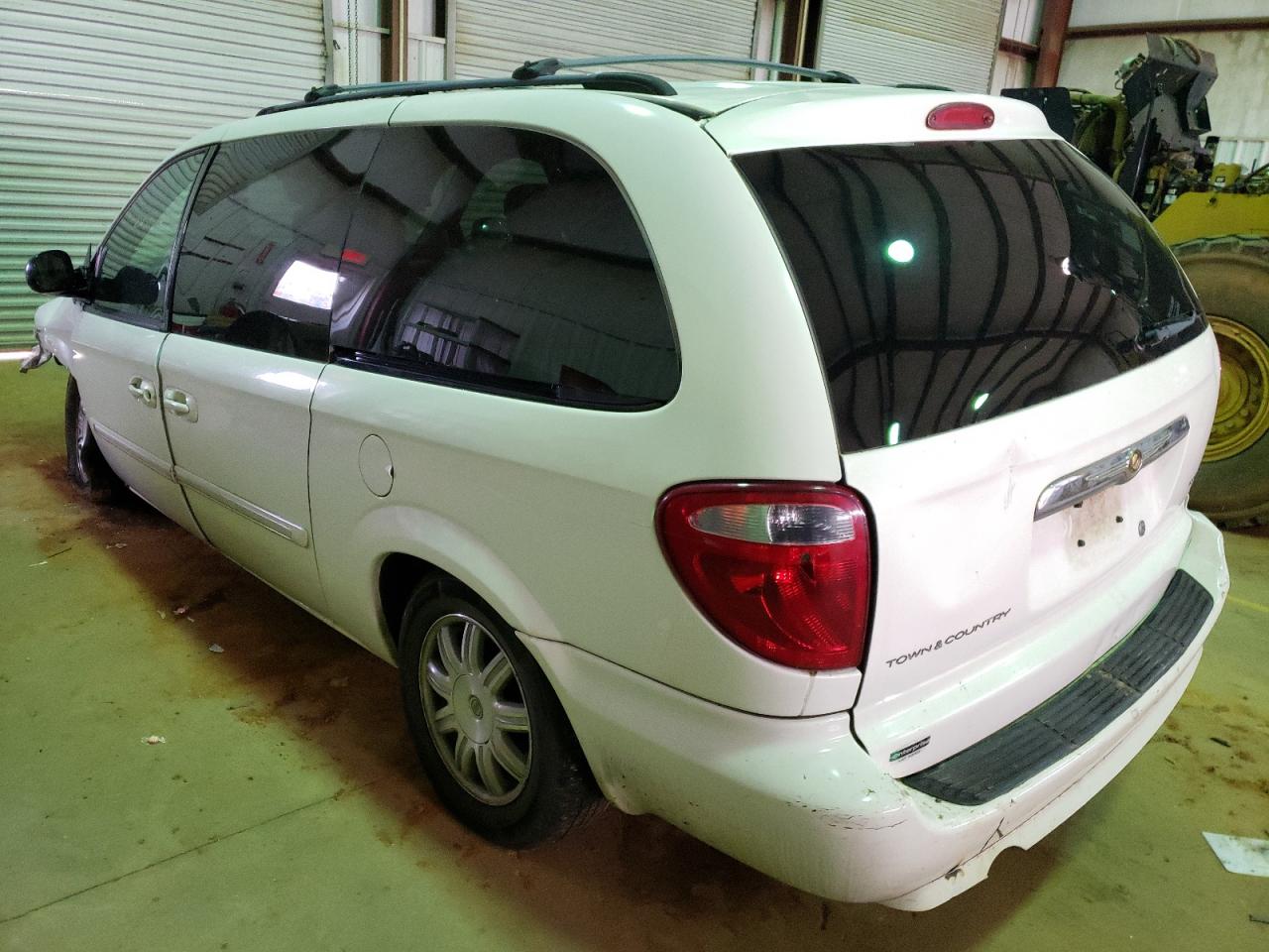 Photo 3 from auction – 2007 CHRYSLER TOWN & COU with VIN 2A4GP54L67R350433