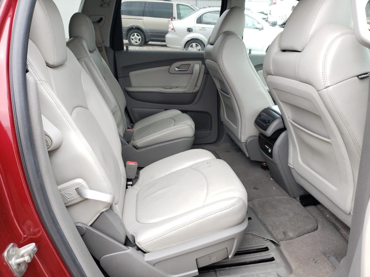 Photo 6 from auction – 2010 CHEVROLET TRAVERSE L with VIN 1GNLRGED5AJ216002