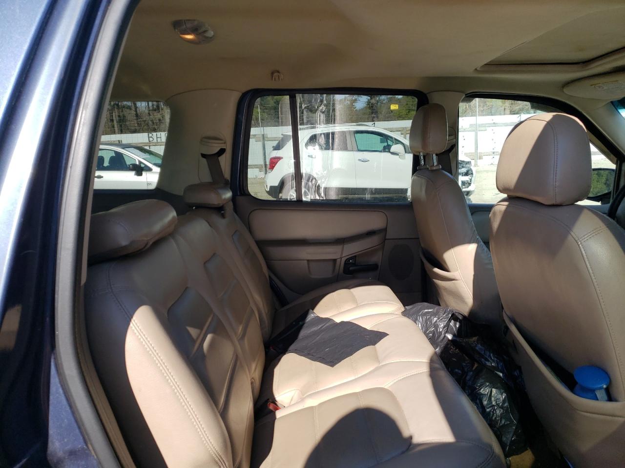 Photo 6 from auction – 2002 FORD EXPLORER X with VIN 1FMZU73KX2UD03344