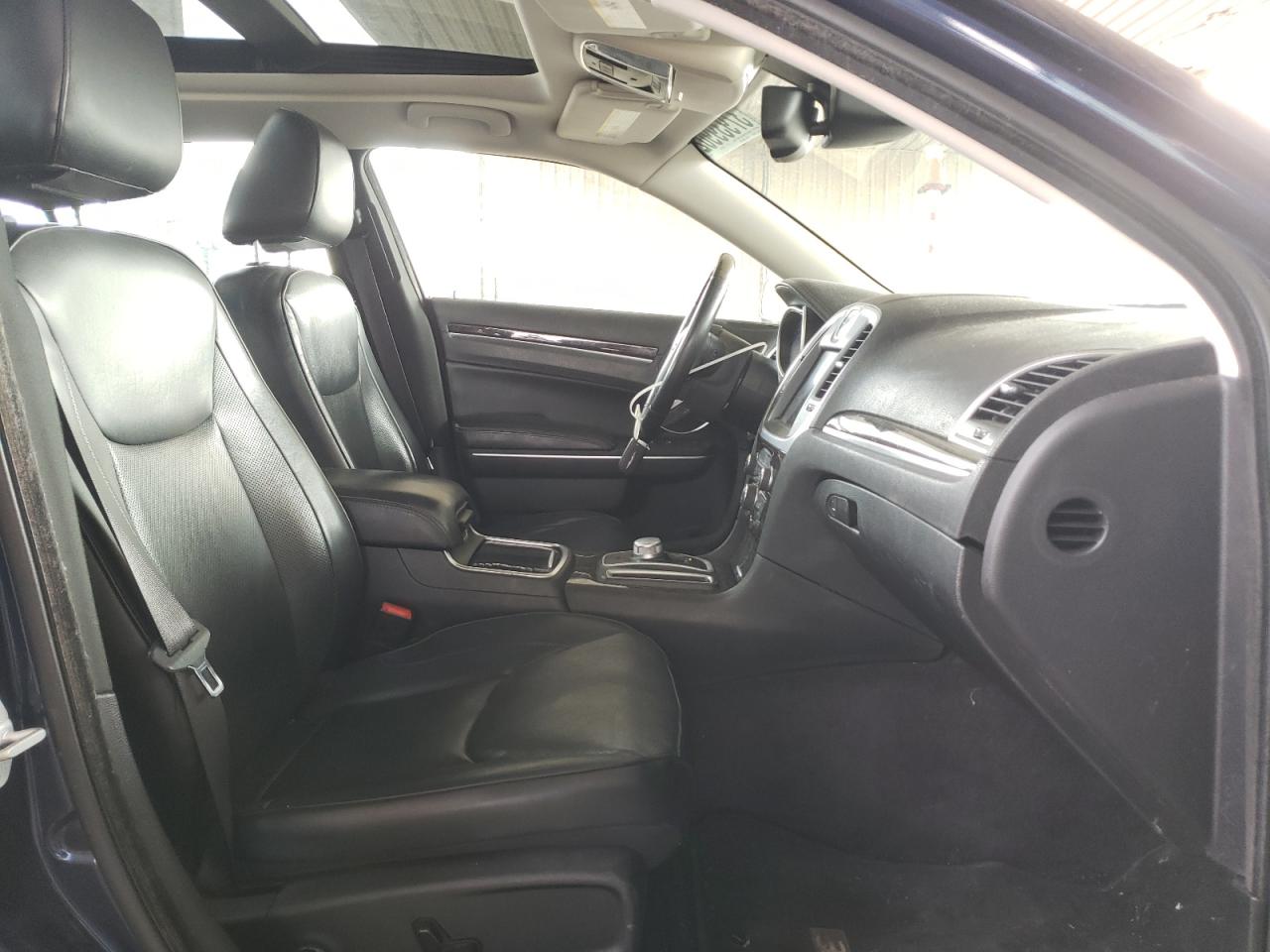 Photo 5 from auction – 2016 CHRYSLER 300C with VIN 2C3CCAEG2GH248292