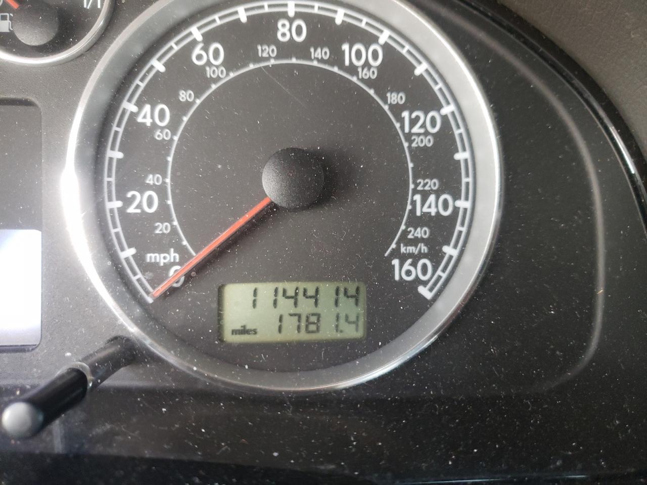 Photo 8 from auction – 2003 VOLKSWAGEN PASSAT GL with VIN WVWMD63B93P202336