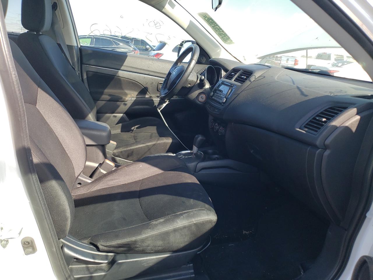 Photo 5 from auction – 2015 MITSUBISHI OUTLANDER with VIN 4A4AR3AU0FE006916