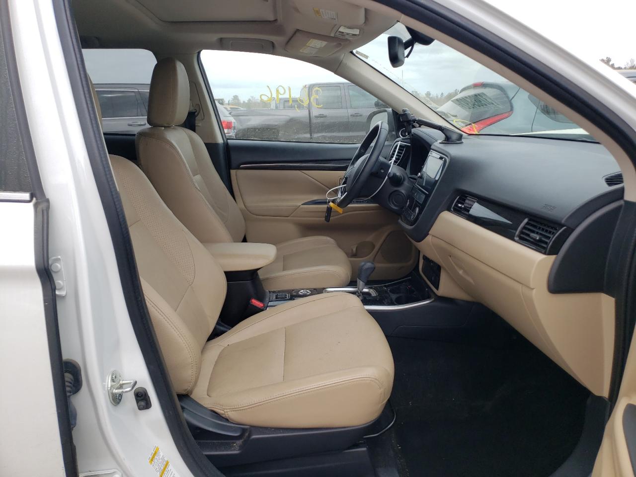 Photo 5 from auction – 2017 MITSUBISHI OUTLANDER with VIN JA4AZ3A32HZ049738