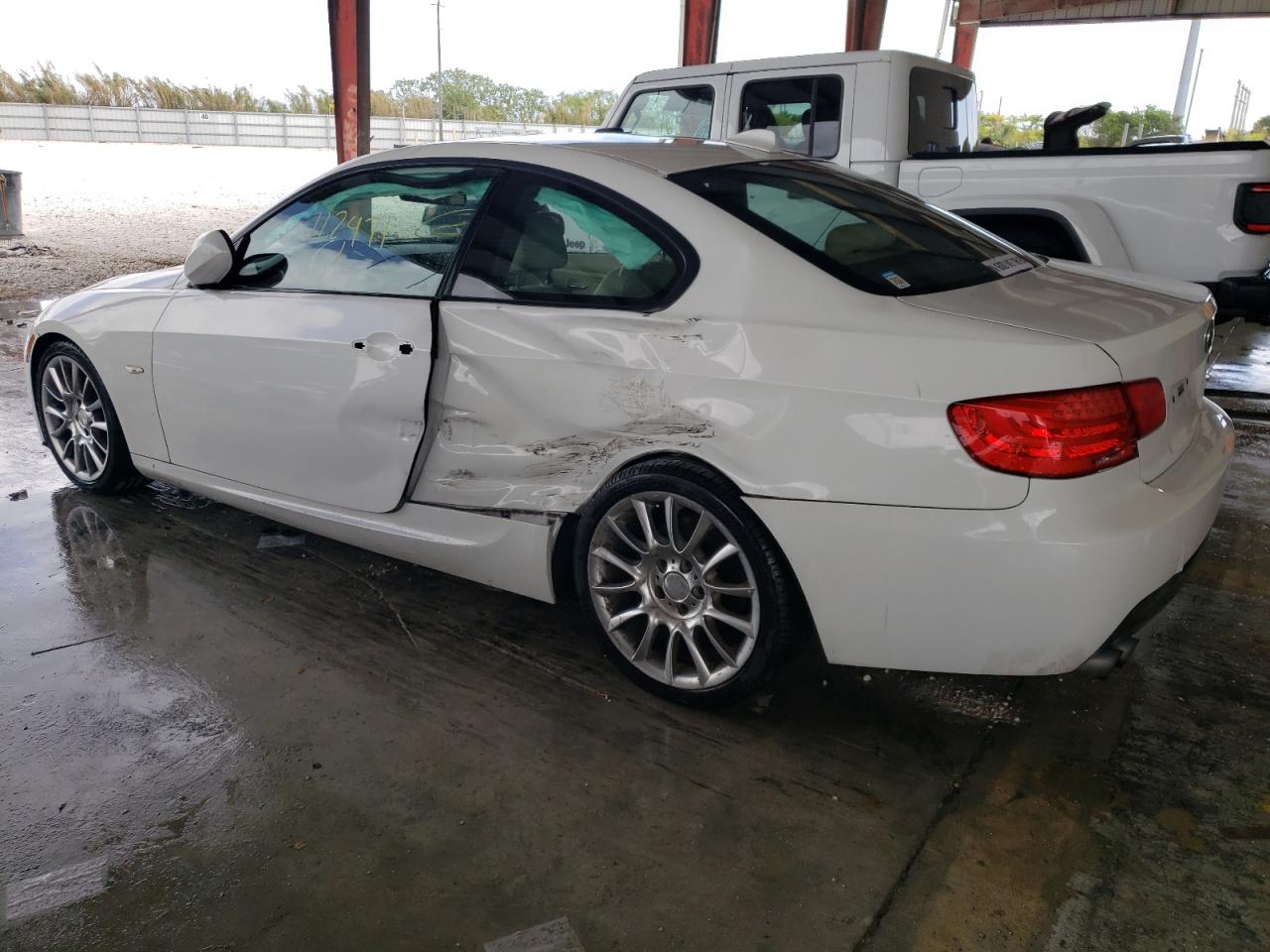 Photo 9 from auction – 2011 BMW 328 I with VIN WBAKE3C58BE559012