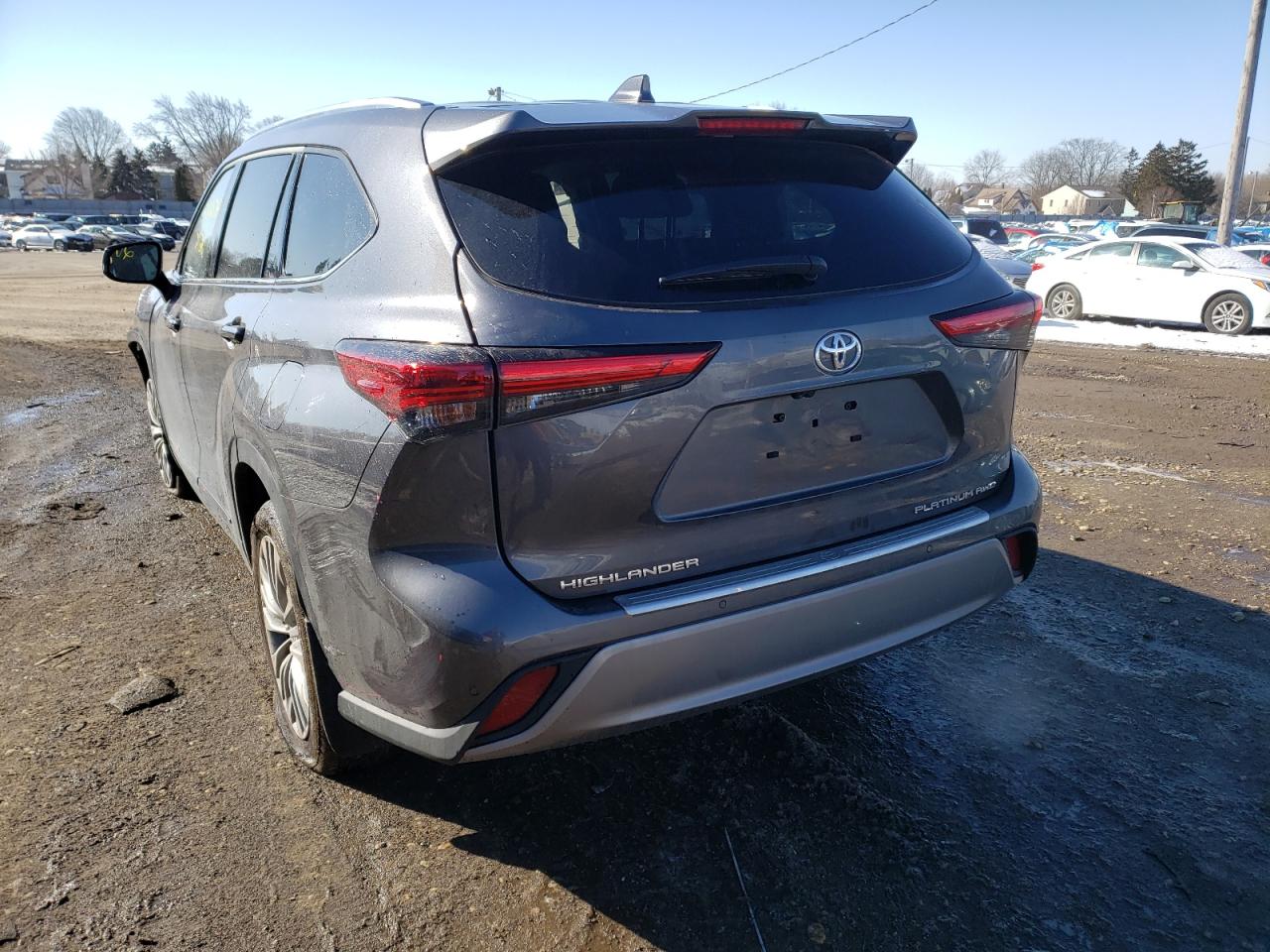 Photo 3 from auction – 2021 TOYOTA HIGHLANDER with VIN 5TDFZRBH0MS160440
