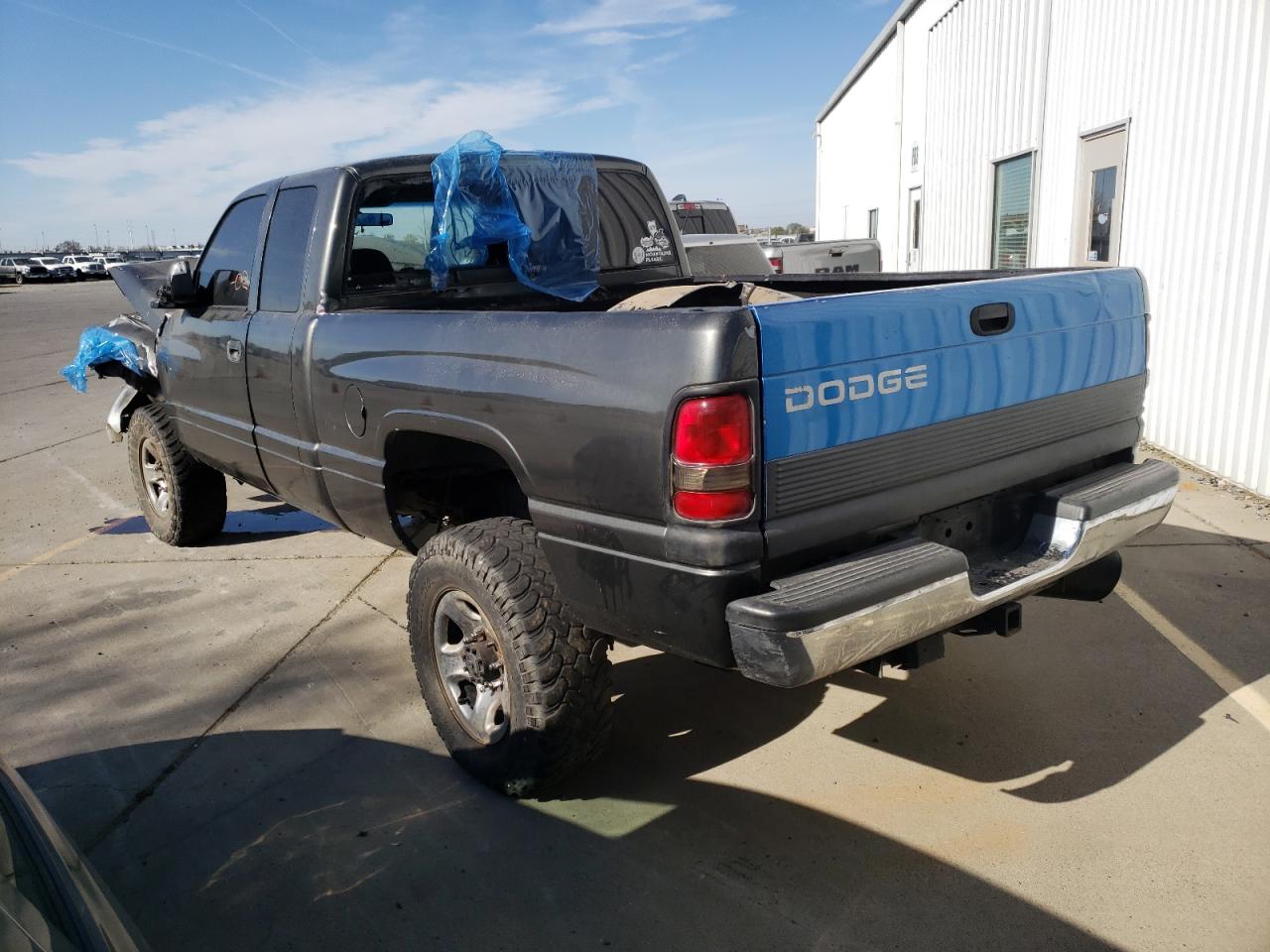 Photo 3 from auction – 2002 DODGE RAM 2500 with VIN 3B7KF236X2M263969