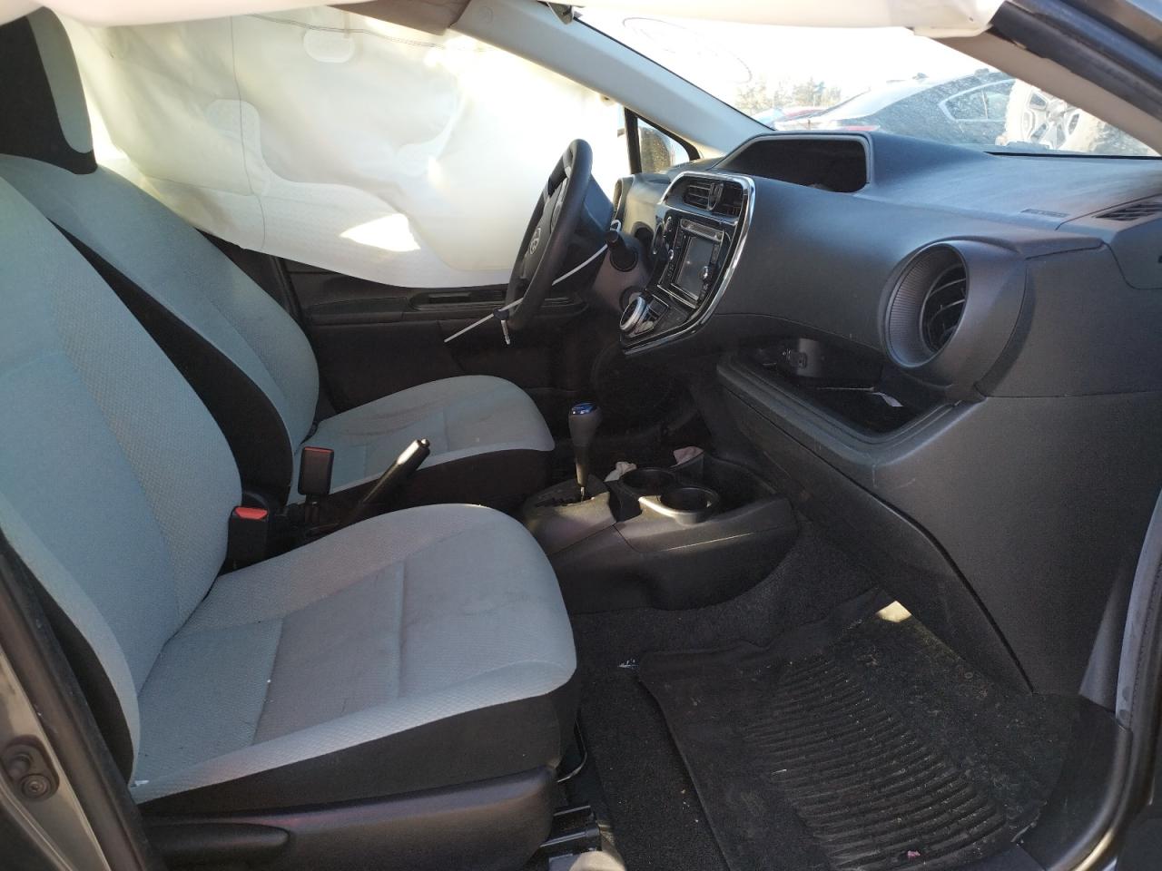 Photo 5 from auction – 2018 TOYOTA PRIUS C with VIN JTDKDTB3XJ1603555