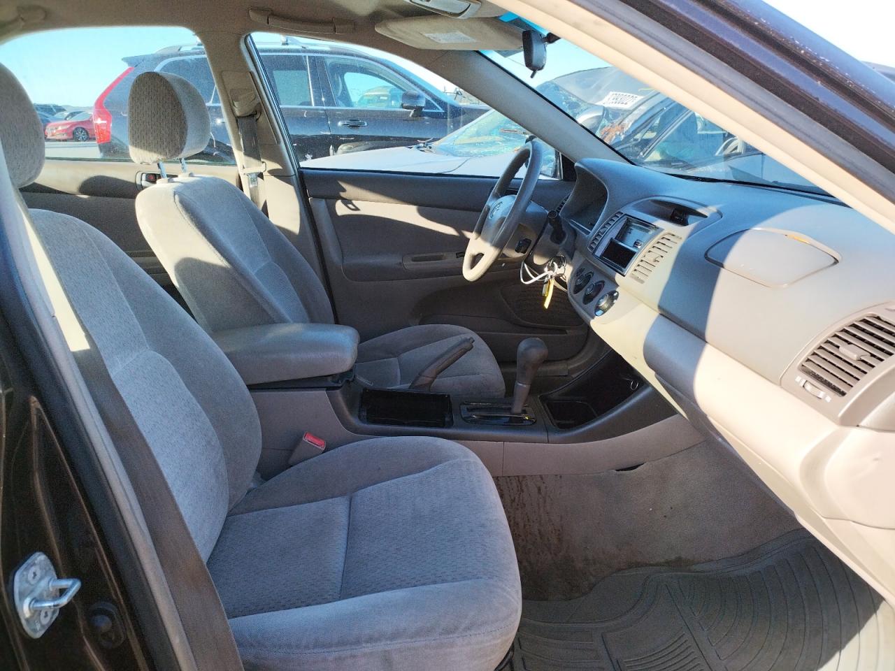 Photo 5 from auction – 2002 TOYOTA CAMRY LE with VIN 4T1BE32K52U588107