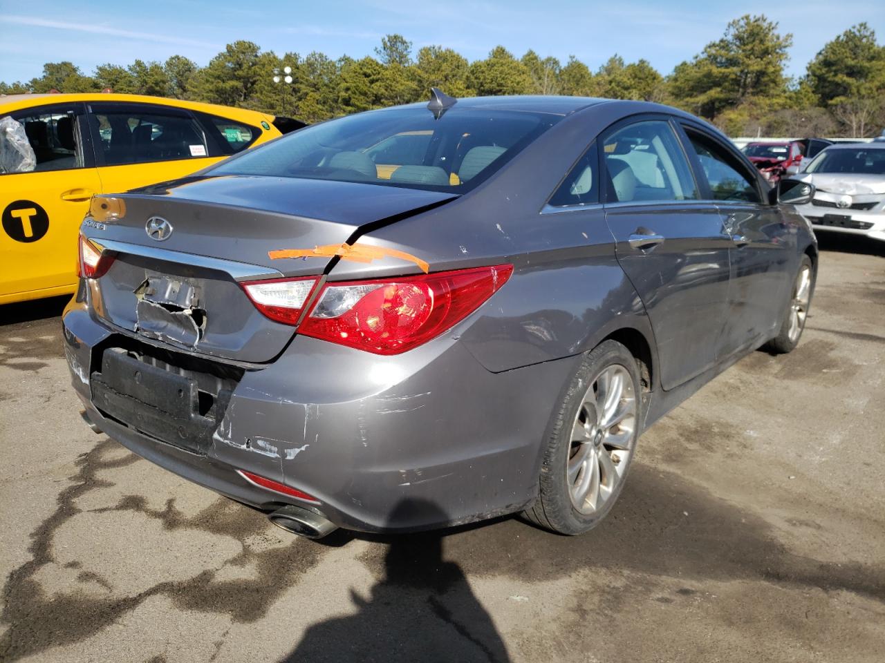 Photo 4 from auction – 2011 HYUNDAI SONATA SE with VIN 5NPEC4AB1BH264161